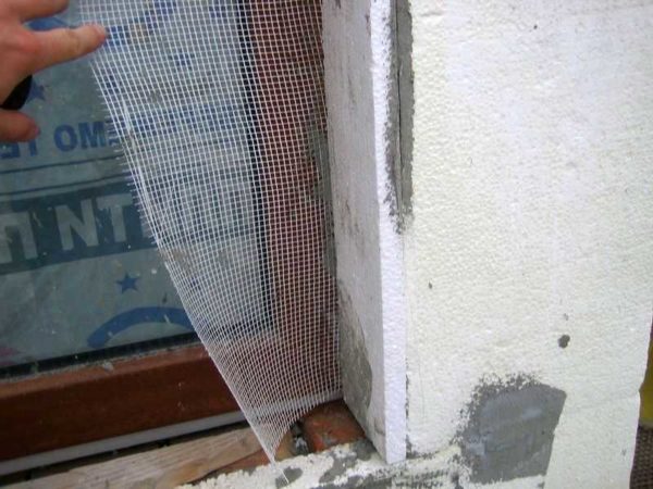 Утепление фасада пеной начинается со откосов