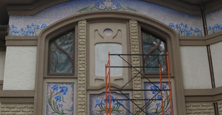 Мраморная мозаика на фасаде