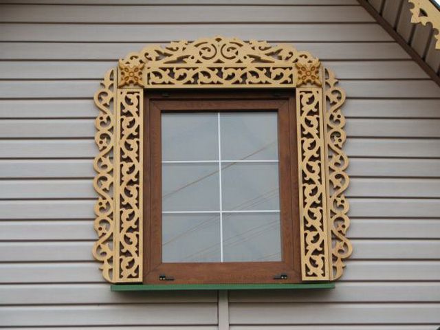 Резные оконные рамы