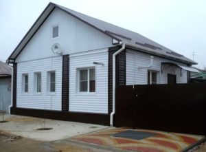 дом облицован гофрокартоном