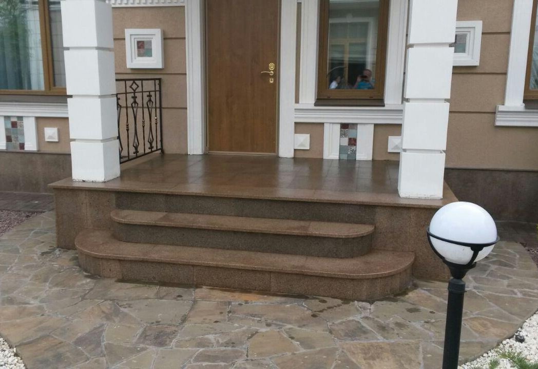 Отделка цоколя / цоколя мрамором